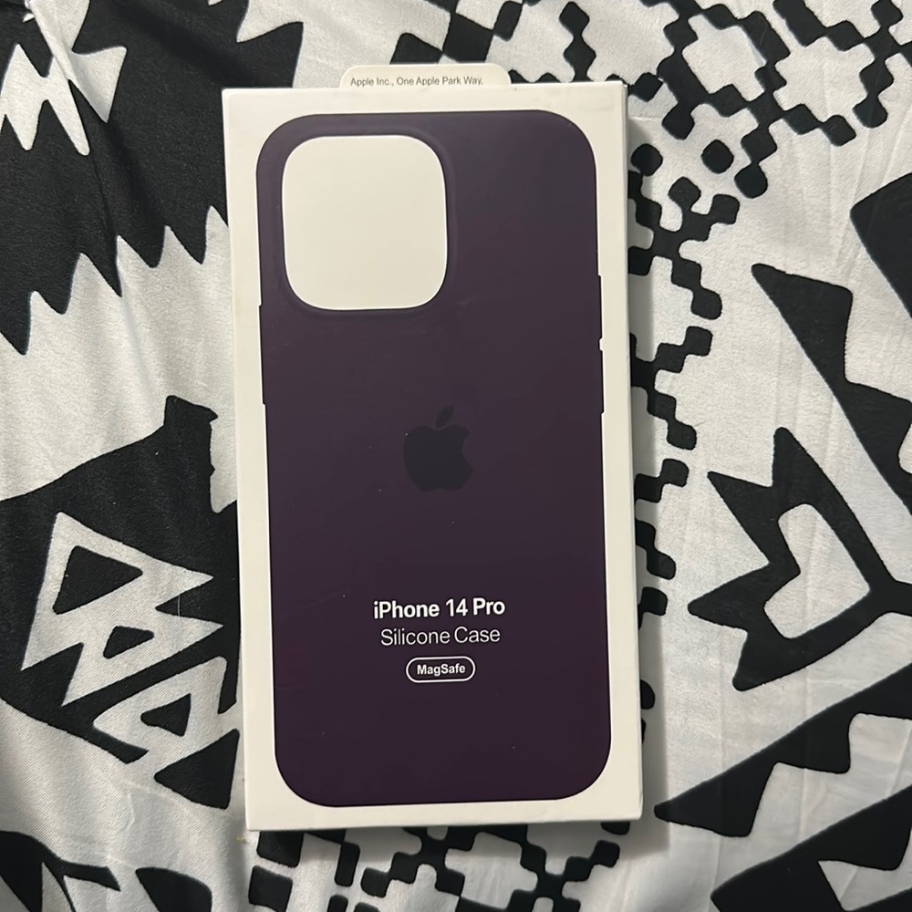 Apple MagSafe iPhone 14pro deep purple